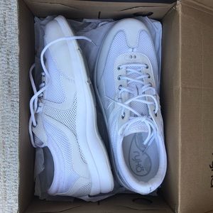 NWT Ryka Sneaker size 9